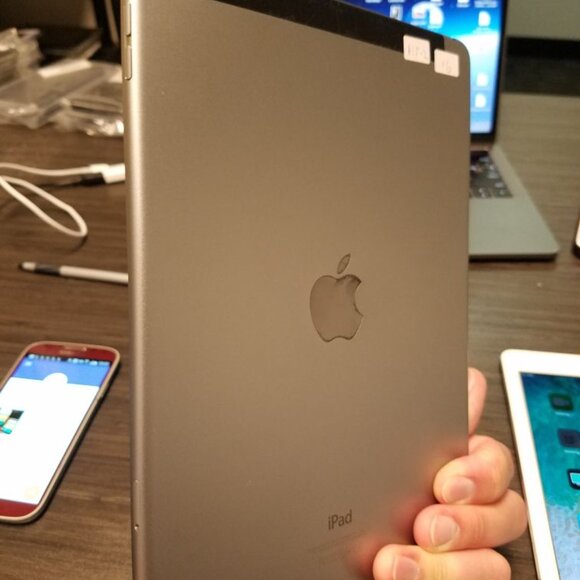 Apple iPad Air 2  64GB 9.7" WiFi!! Very good!! - Picture 3 of 4